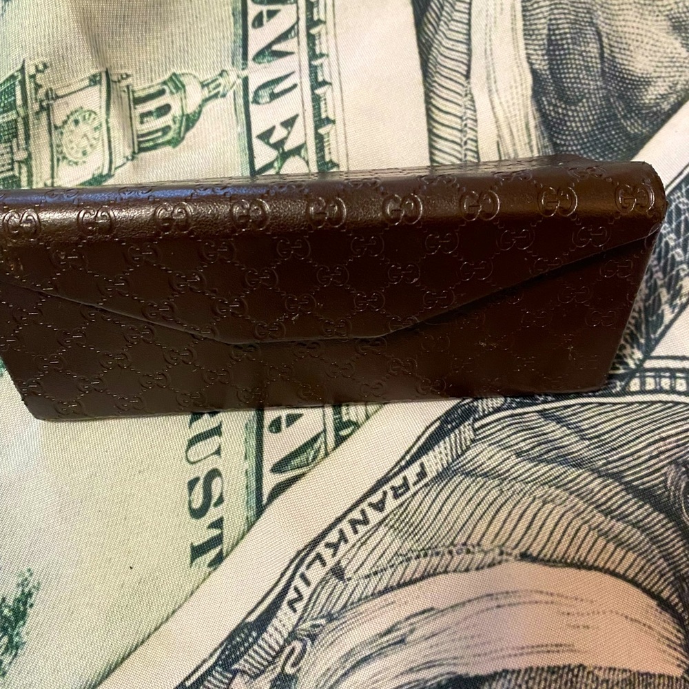 Authentic Gucci Eyeglass Holder - Brown outside- Tan inside used good condition